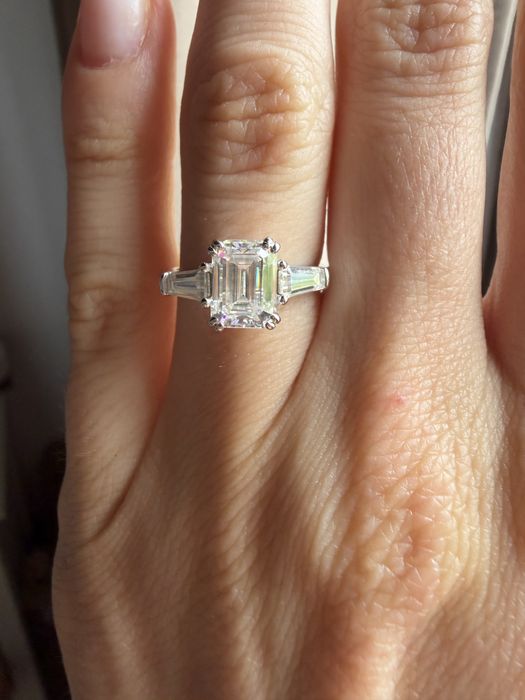 Inel cu moissanite de 2,4 CT emerald cut