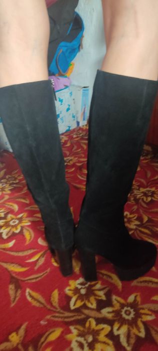 Продам женские сапоги.