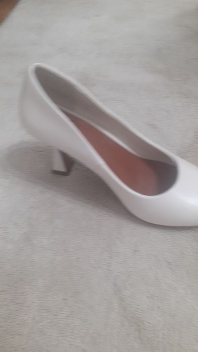 Туфли белые  для всех мероприятий