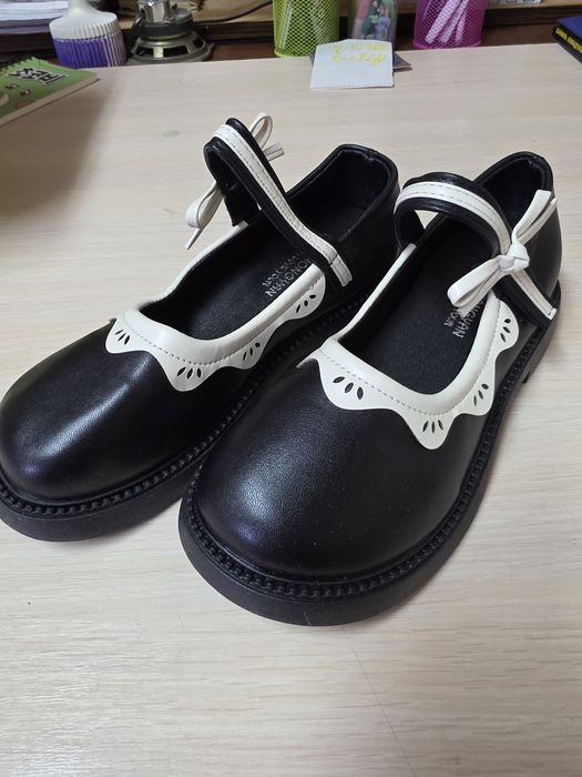 Туфли для девочки 35р (на стопу 21,5см))