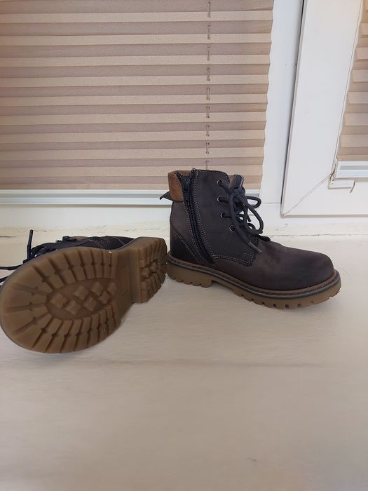 Ботиночки утепленные в отличном состоянии.