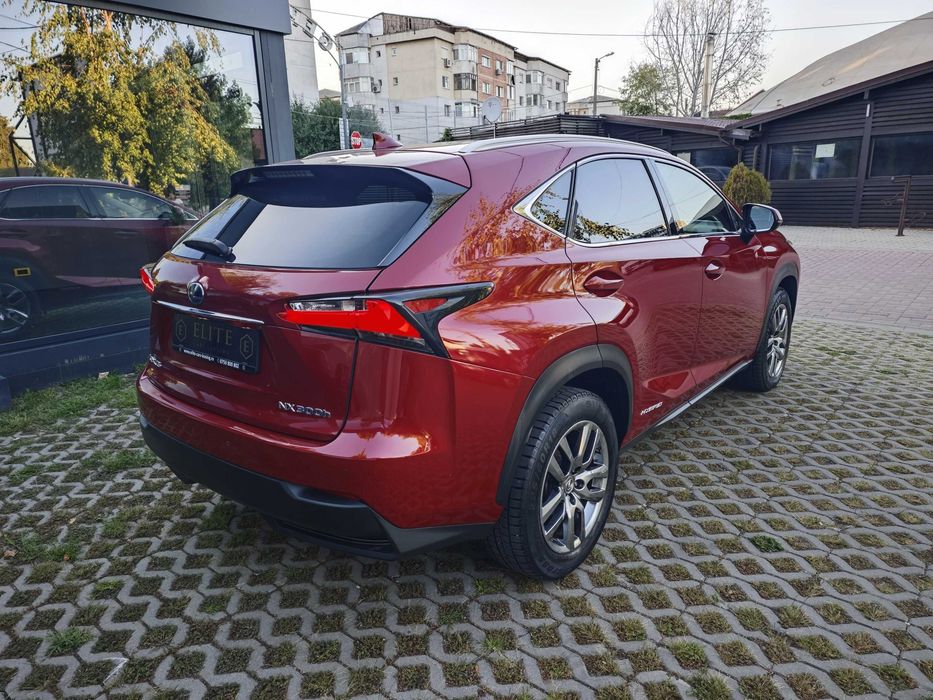 Lexus NX 300h Hybrid e-Four e-CVT