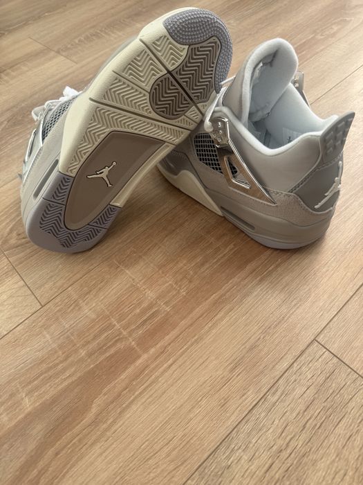 Jordan 4 Frozen Moments (Marimea 39)