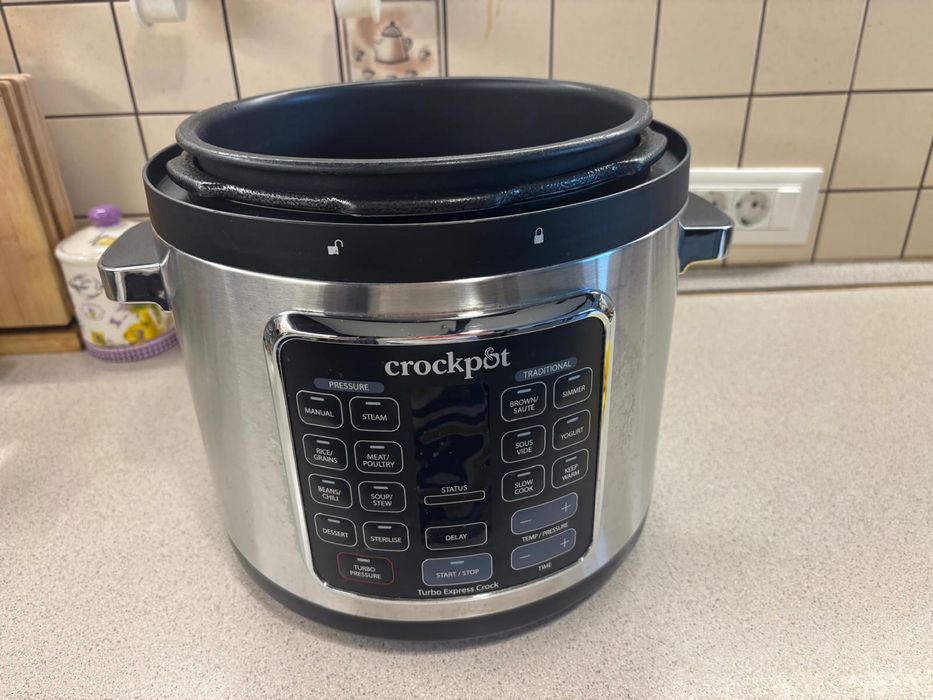 Multicooker turbo express cu gătire sub presiune Crock pot