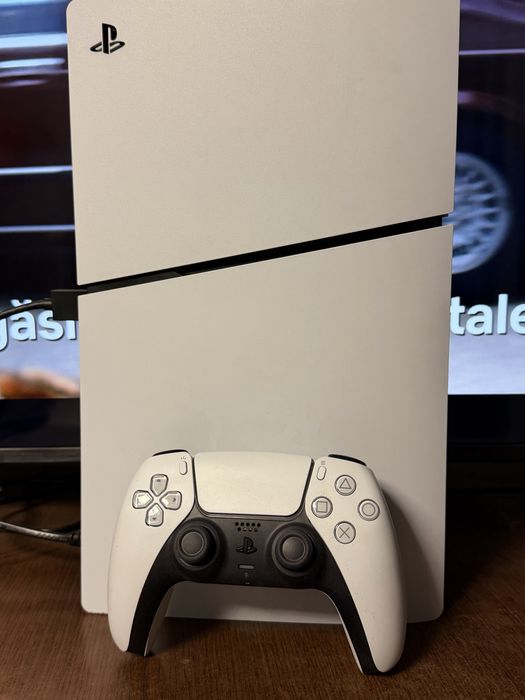 PS5 Digital 825GB – 15 ore utilizare + cont cu jocuri