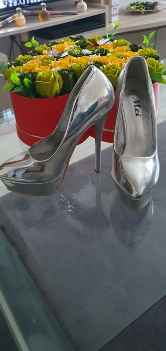 Pantofi cu toc cu/fără platforma