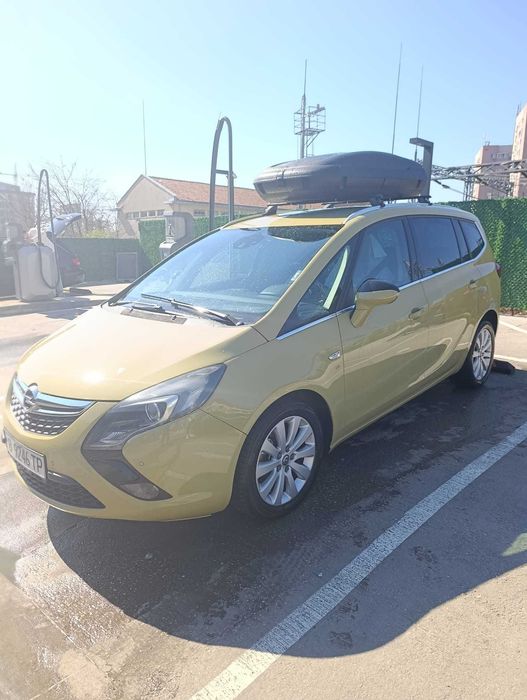 Автомобил под наем 6+1