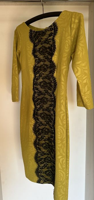 Чиройли аёллар кўйлаги, гарчичний рангда, тиктирганмиз кийилмаган