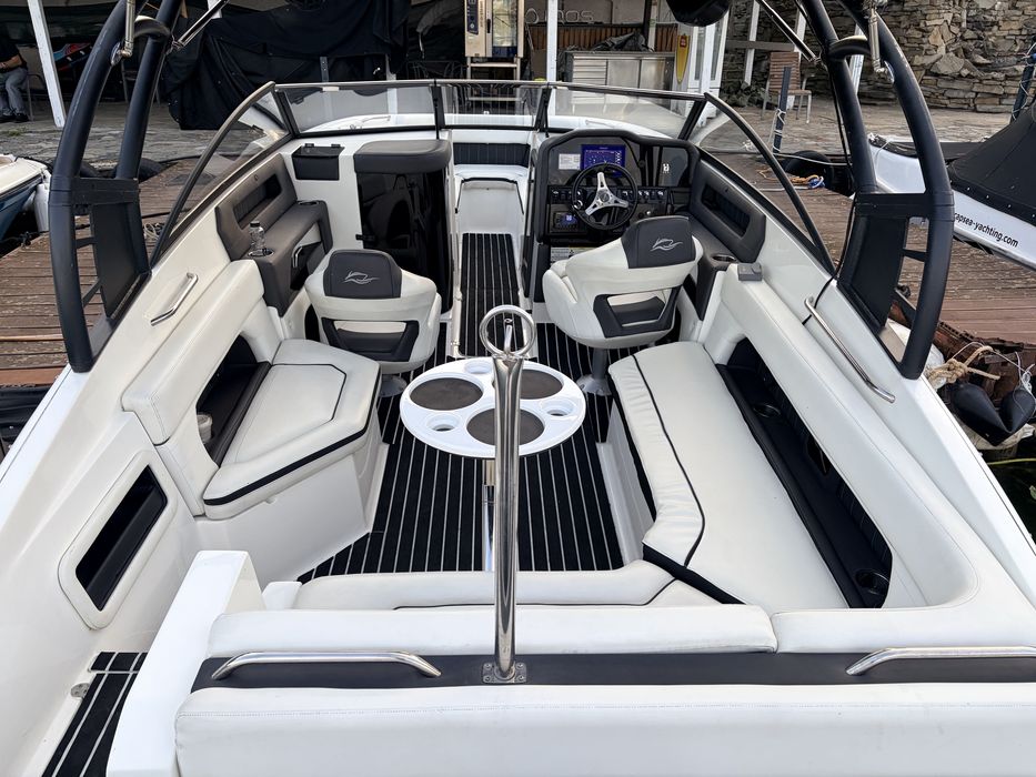 Rinker Q5  2022- 300hp-variante auto/barci