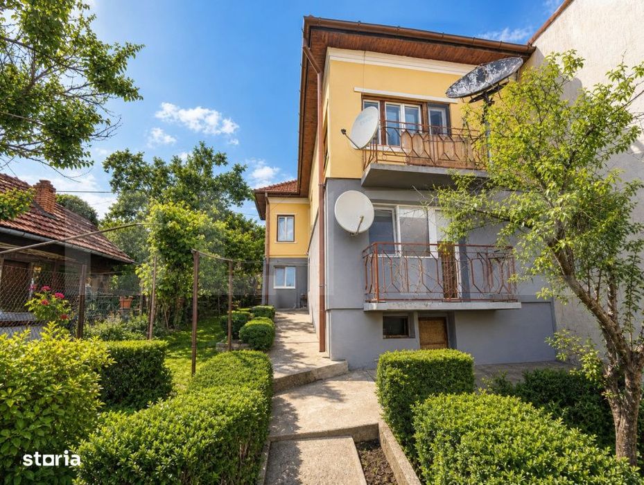 Casa impartita in 2 apartamente de 75 mp, teren 384 mp - Dambul Rotund