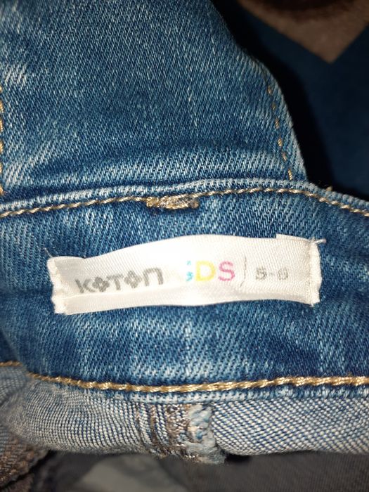 Стильные потёртые джинсы - комбинезон 5-6