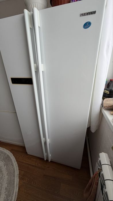 Холодильник Samsung двухдверный