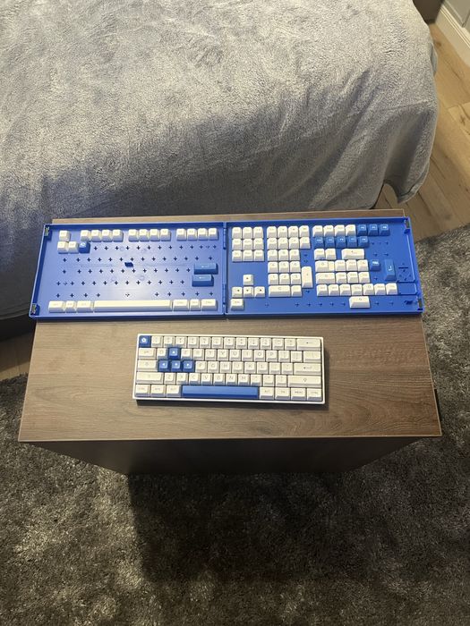 Tastatura full custom qwertykey, cu taste akko.