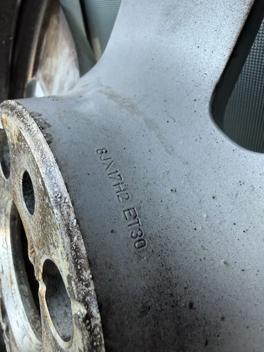 Vand roti 17 “x 8J.  Audi A6 4G