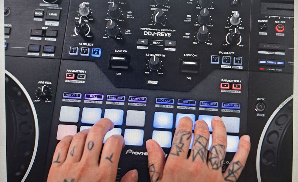 Consolă DJ Pioneer DDJ-REV5 – STARE NOUĂ