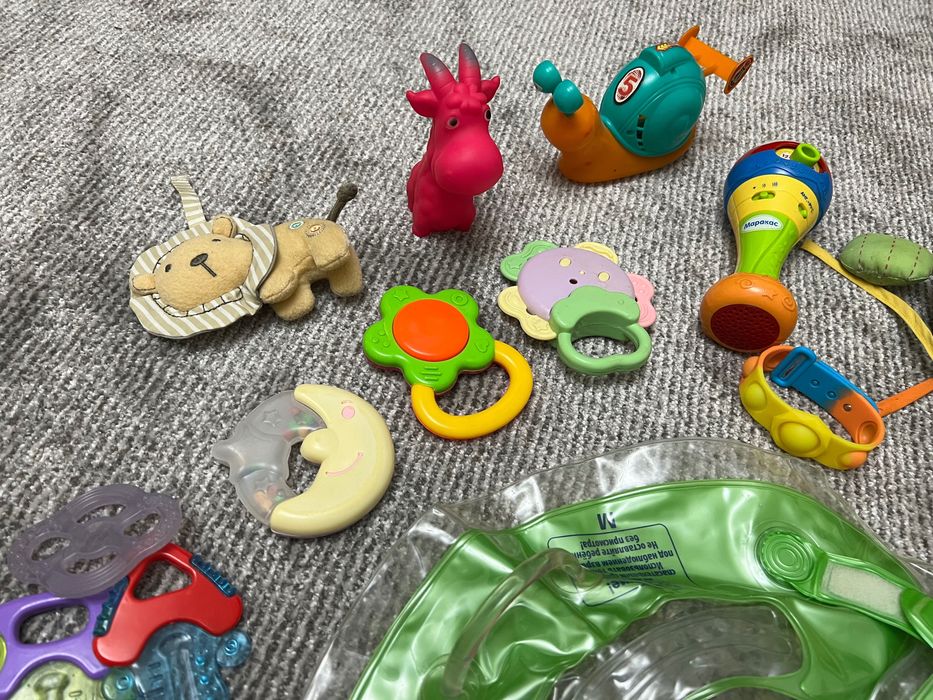 Игрушки , зубогрызки, погремушки, круг для купания для малышей