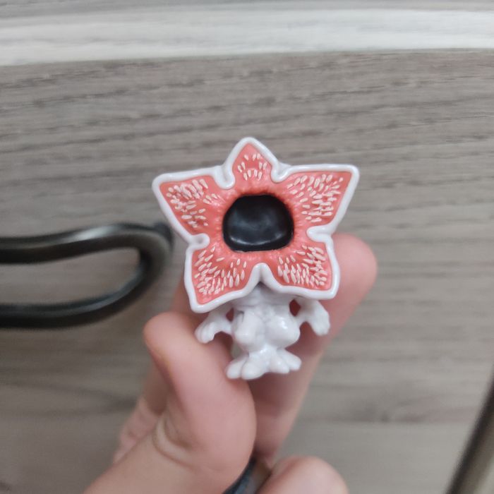 Фигурки kinder joy Очень странные дела