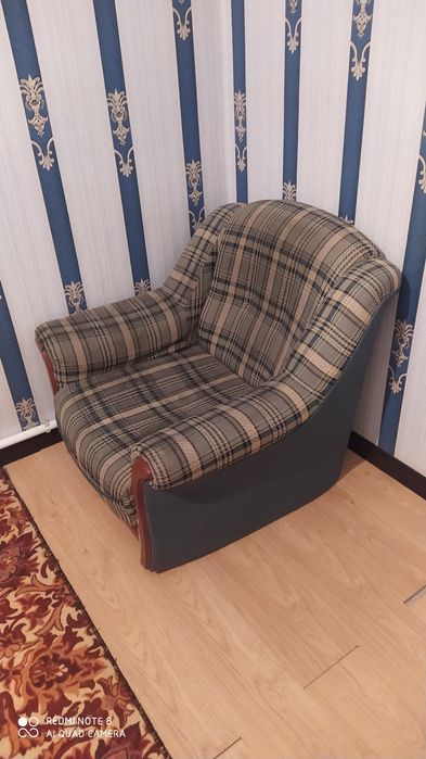 Даром диван раздвежной и кресло