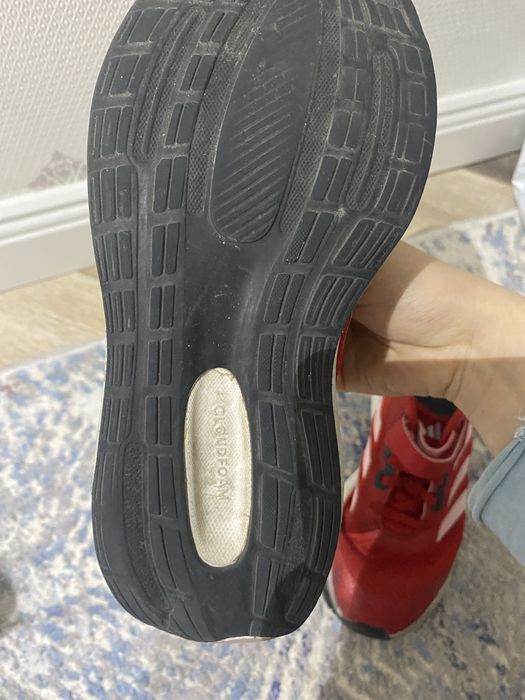 Продам кроссовки адидас