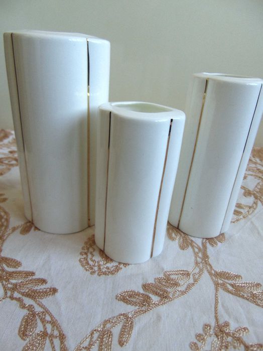 Три вазички български костен порцелан