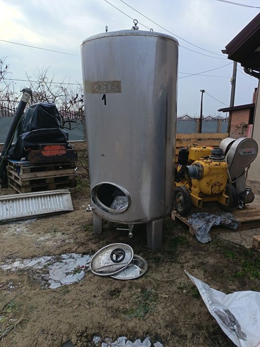 Butoi de inox pentru vin