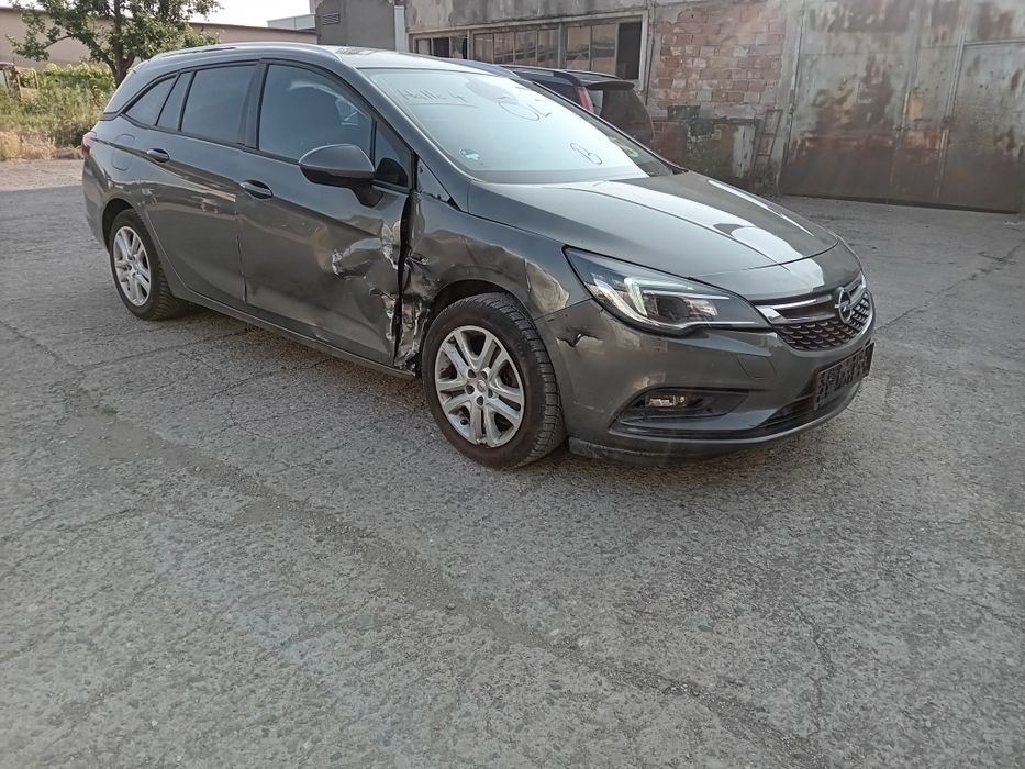 Opel astra 1.6cdti работи,здраво табло се продава на части