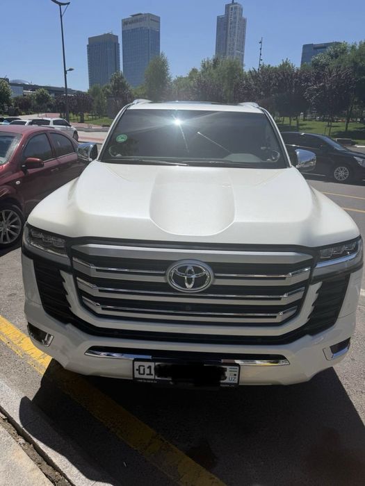 Toyota Land Cruiser 300
