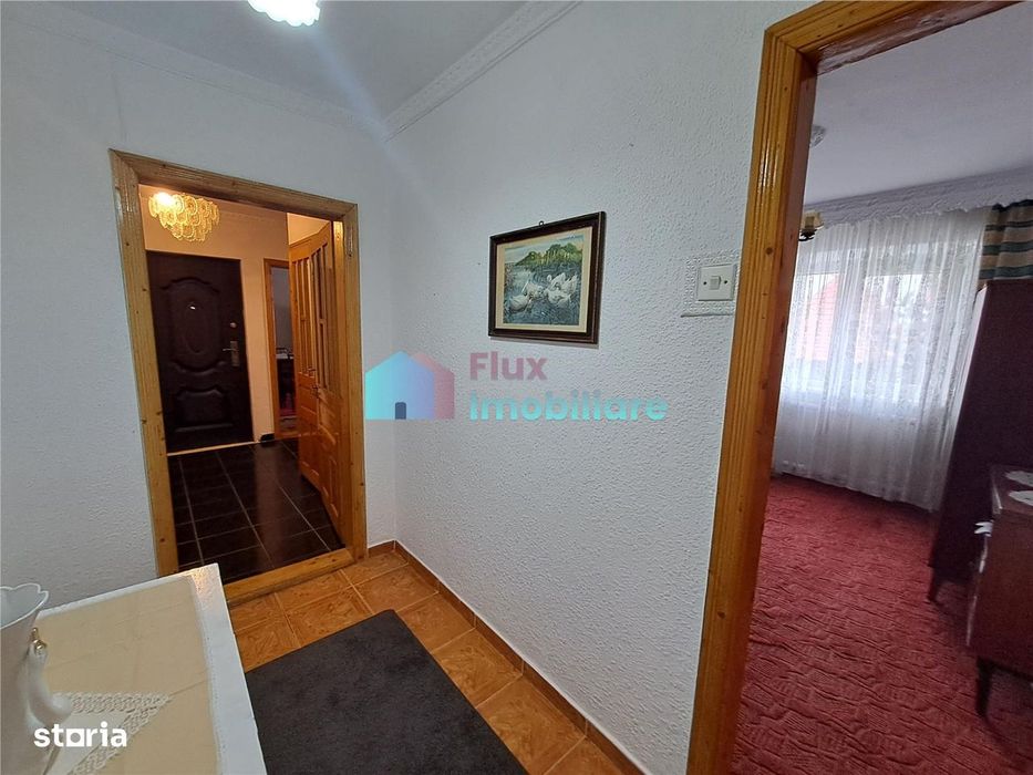 Apartament cu 3 camere etaj 2 Obcini zona Dany Gry