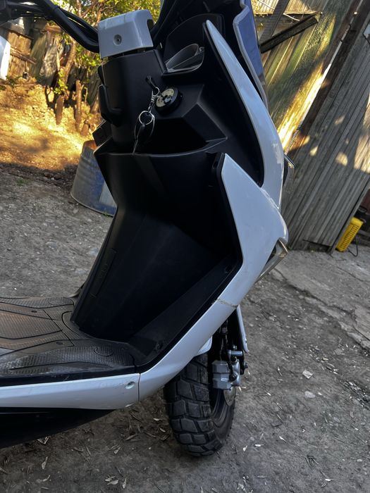 Продам скутер макси.