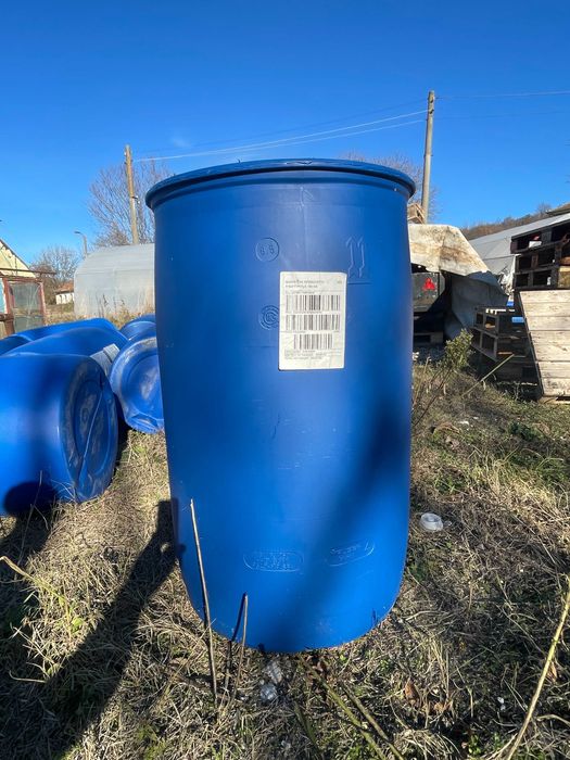 Пластмасов бидон 220 л. с пробки, дебелостенен