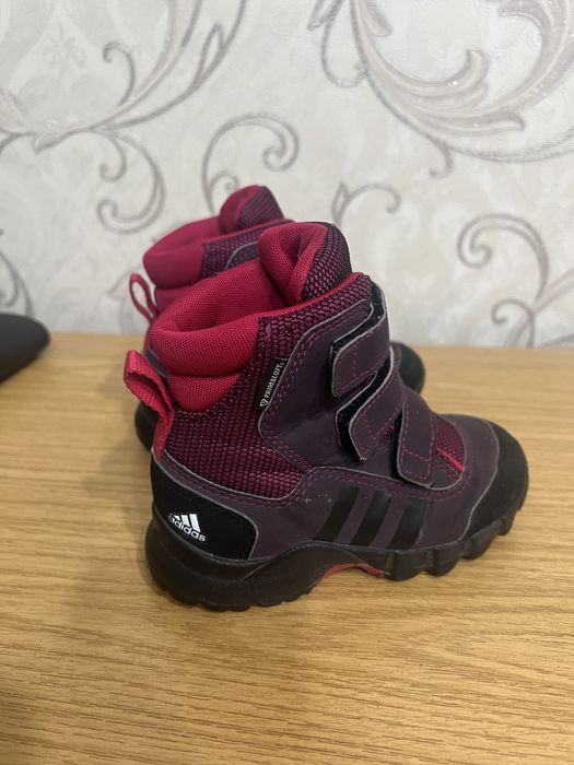 Продам оригинальные Красовки adidas
