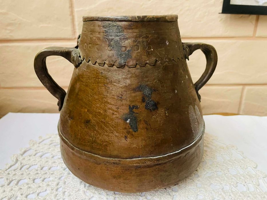 Красива медна кашпа с 2 дръжки от Англия с алое вера