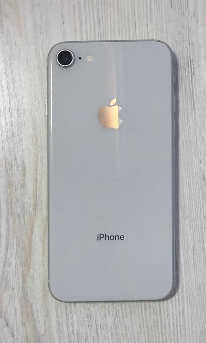 Продам Iphone 8 64 Gb в хорошем состоянии