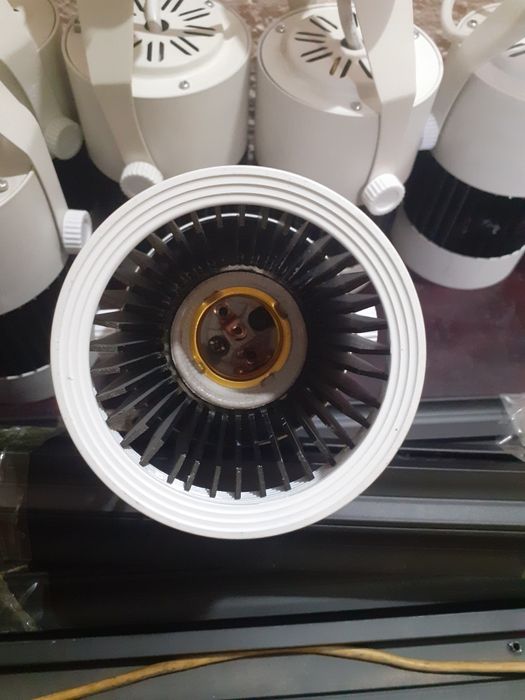 Продам софиты поворотные