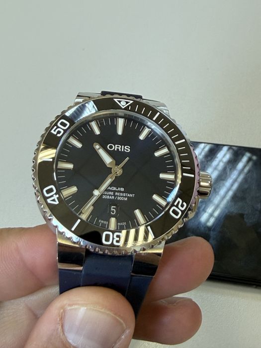 Часовник Oris aquis date 43