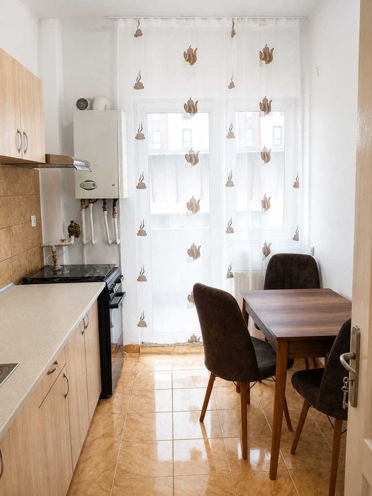 Închiriez apartament 2 camere, decomandat, parcare subterană in cartierul Zorilor, zona hotel Golden Tulip