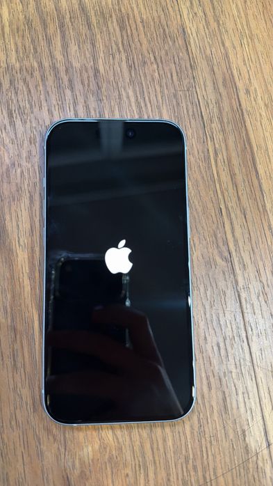 Продавам Iphone 15 128gb