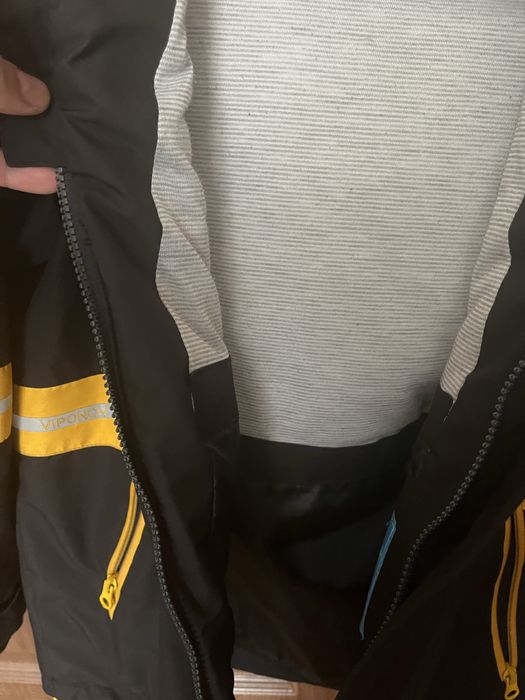 Продам весеннюю куртку на мальчика