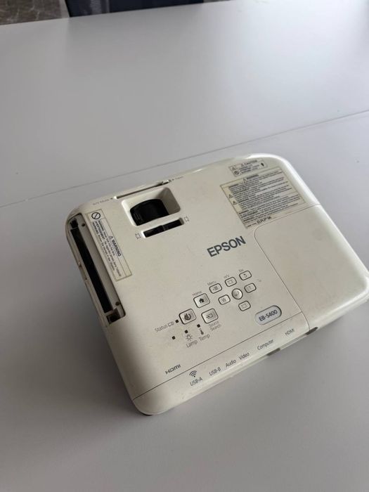 Epson proektor, proektor ekrani