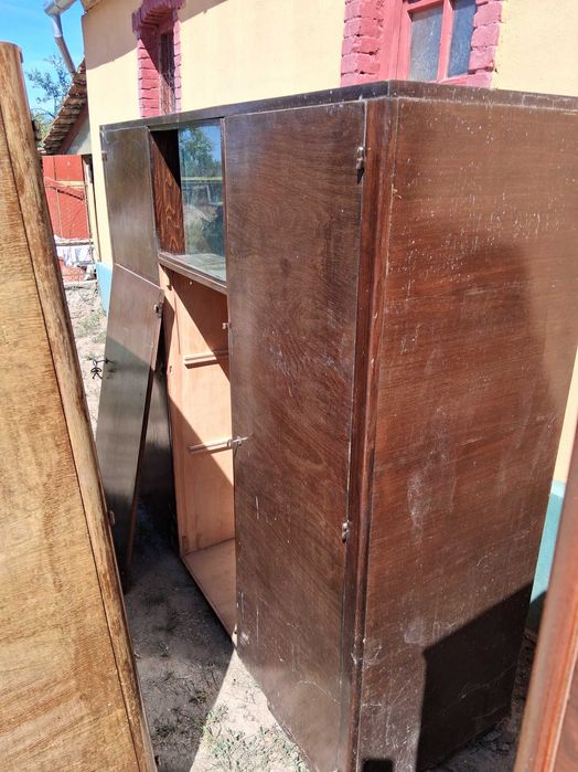 Mobila veche de vanzare