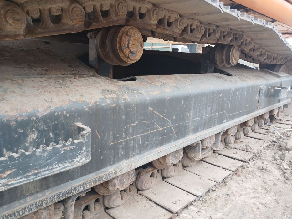 Екскаватор сотилади