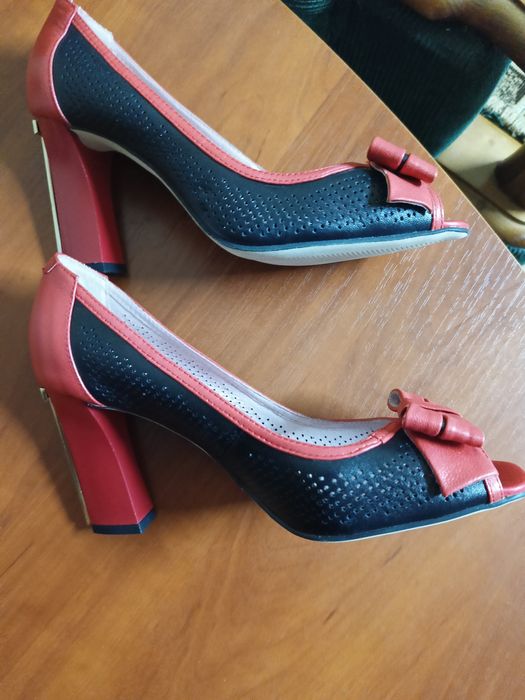 Продам женские туфли