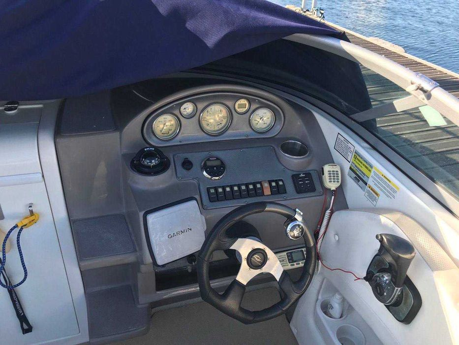 Моторна яхта Rinker 230