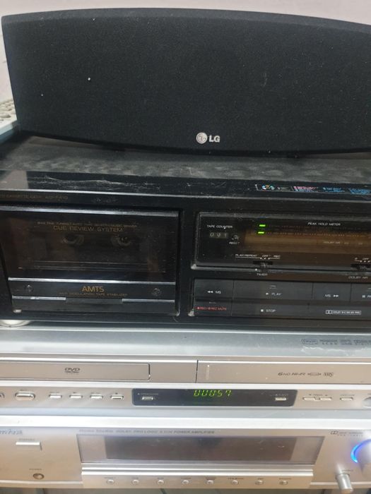 Усилвател  с тунер в отлично състояние.