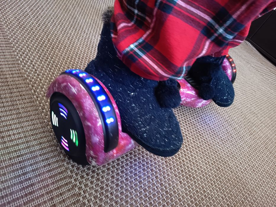 Hoverboard Q1 cu Bluetooth și lumini LED