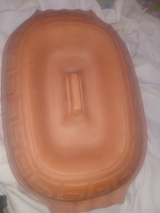 Vas din lut cu capac