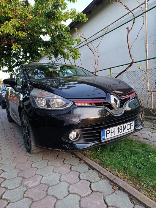 Renault Clio 4 cu volan rosu