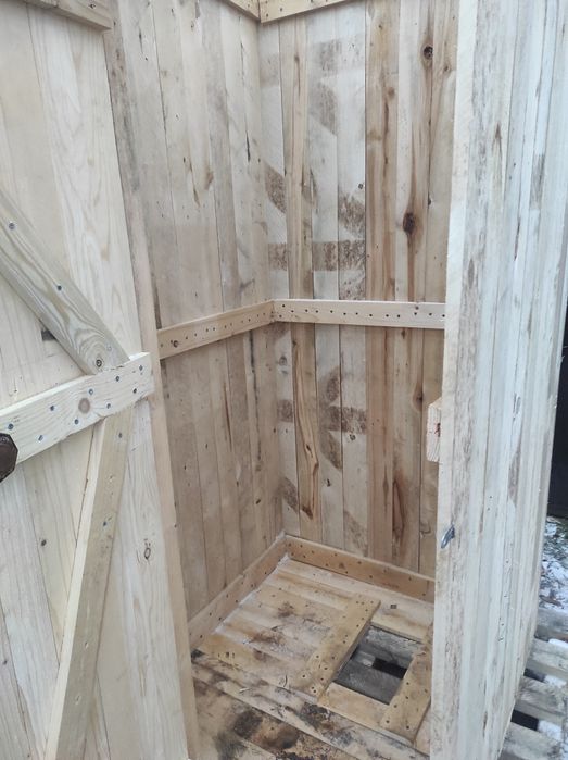 Туалет деревянный