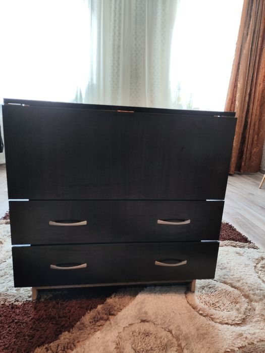 Коричневый раскладной стол