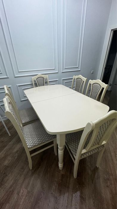 Стол со стульями